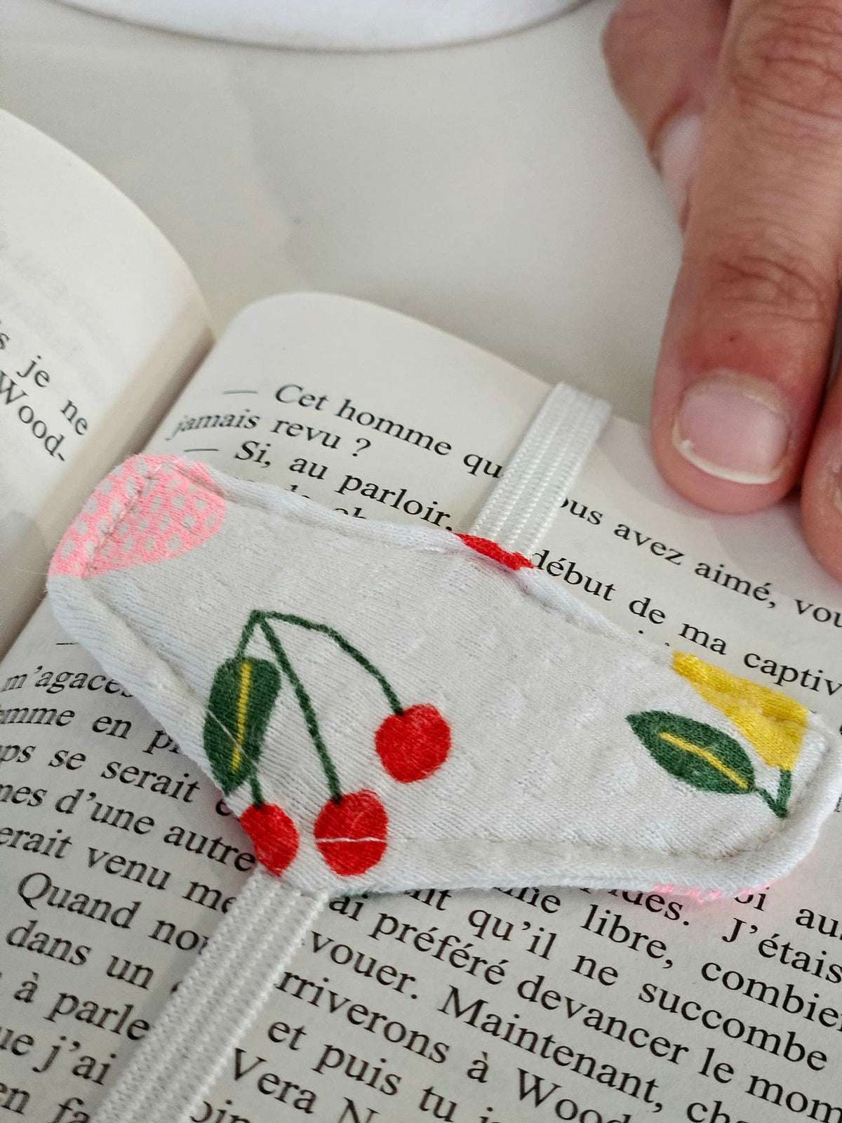 Marque-page élastiqué cousu à partir des vêtements de votre enfant