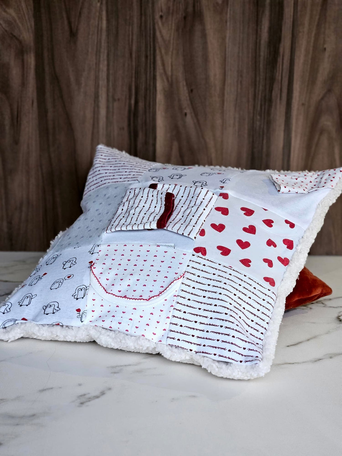 Housse de coussin souvenir personnalisée réalisée à partir des vêtements de vos bébés et enfant
