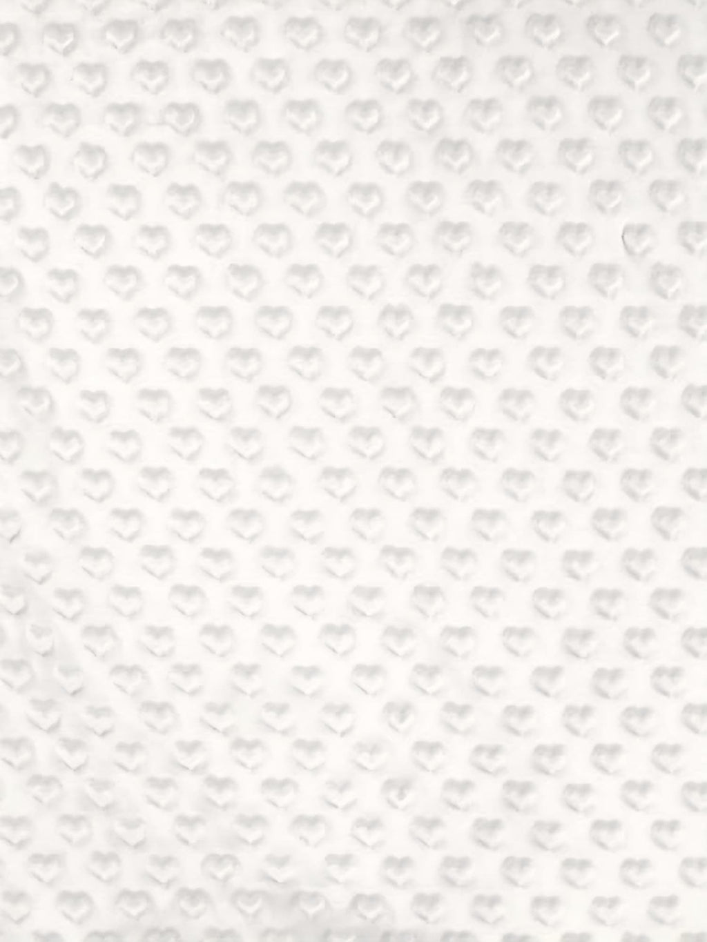 Tissu doux motif coeur minky de couleur écru en polyester.