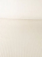 Tissu côtelé doux minky de couleur écru. Certifié Oeko Tex Standard. Tissu rayé en 100% polyester.